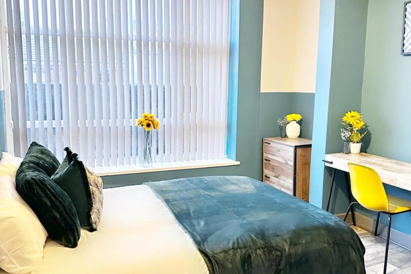 Oak Suite - 2 Bed - Sleeps 4 - Central Blackpool contacts