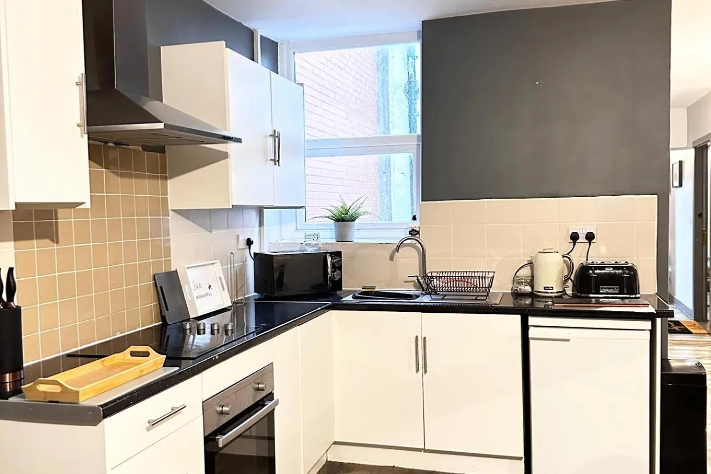 Apartment Oak Suite - 2 Bed - Sleeps 4 - Central Blackpool